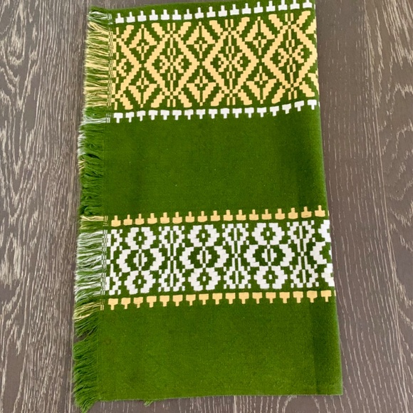 Table Runner Mid-Century Modern Geometric Design - Picture 3 of 8